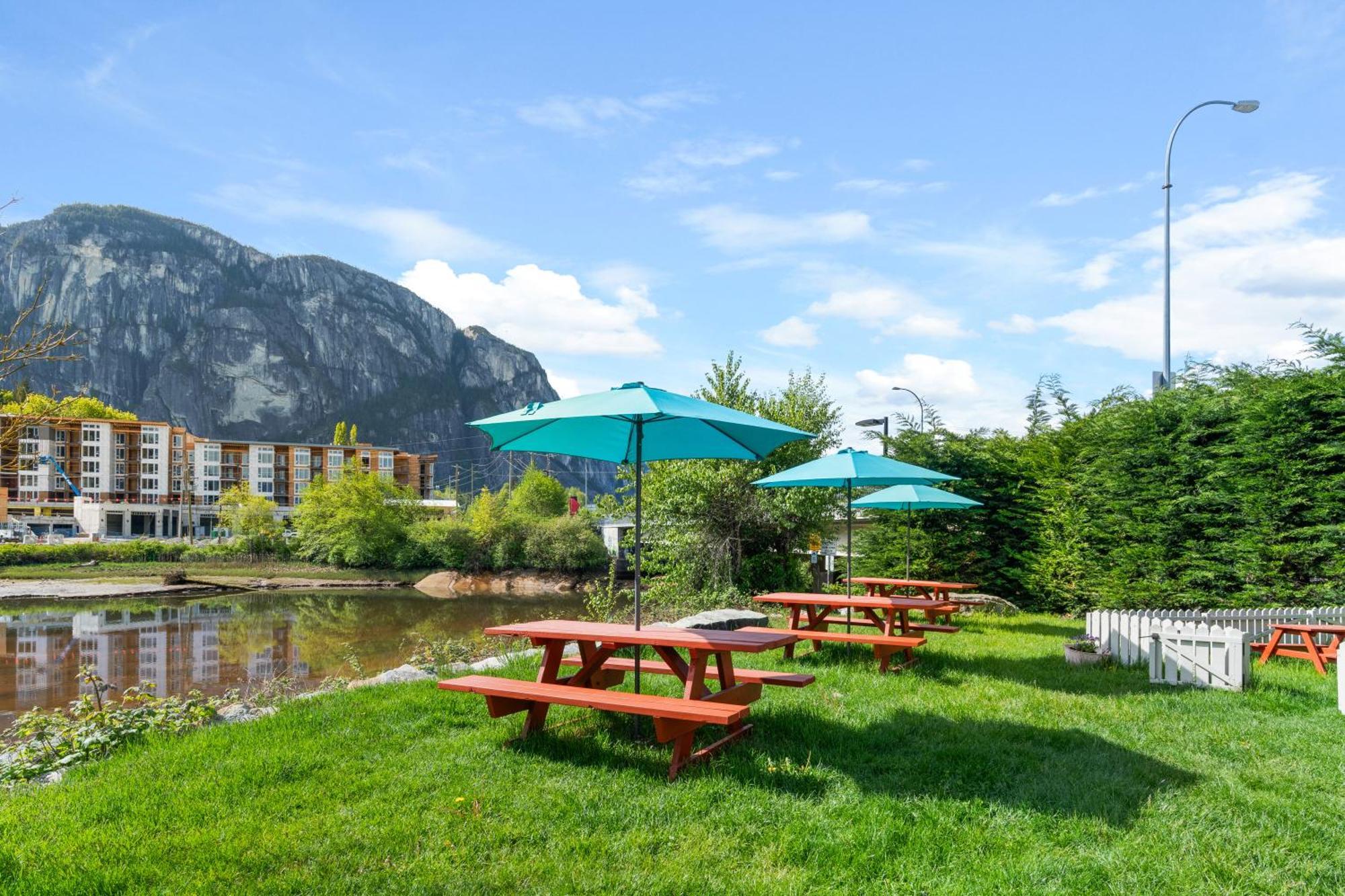 Squamish Adventure Inn Exteriér fotografie